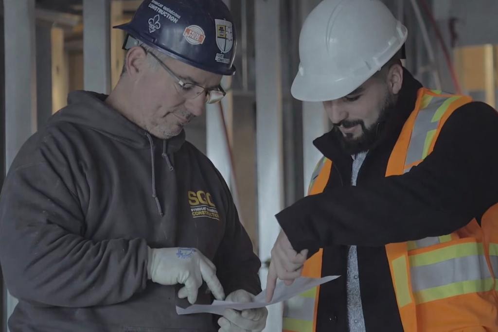 Karl-Anthony Huot sur un chantier de construction